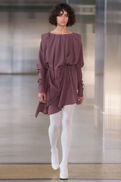 Look 16